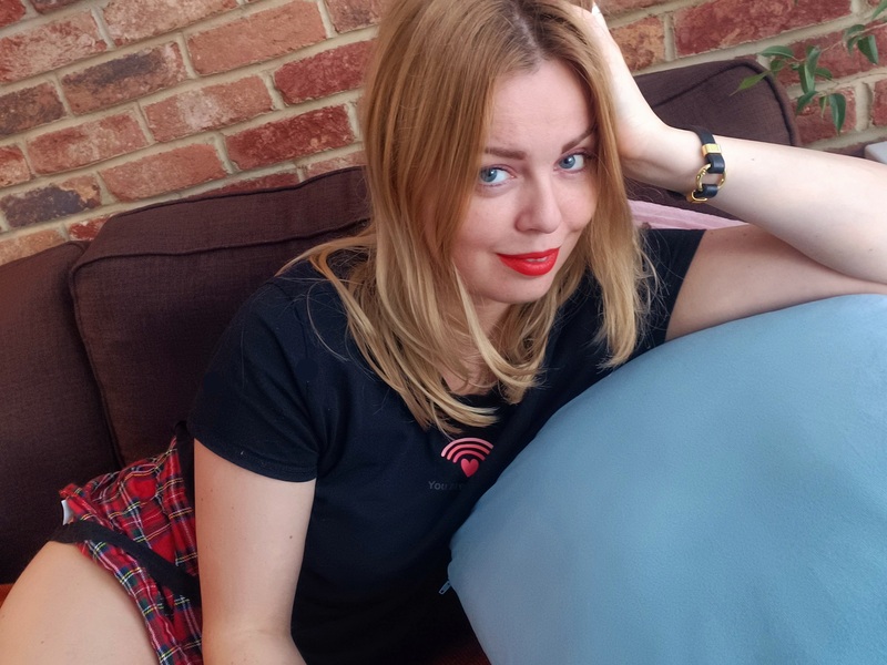 CuriousNeighbour Photo CuriousNeighbour Photo