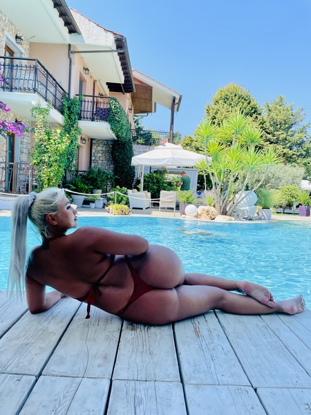 LarissaQuinn Photo