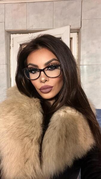 LaraAddison Photo