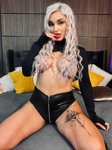 LarissaQuinn Photo