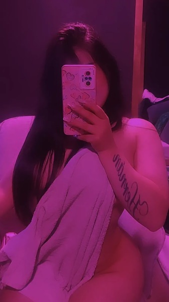 sharonscarllet Photo