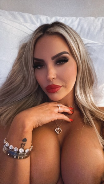 MistressNikkiSavage Photo