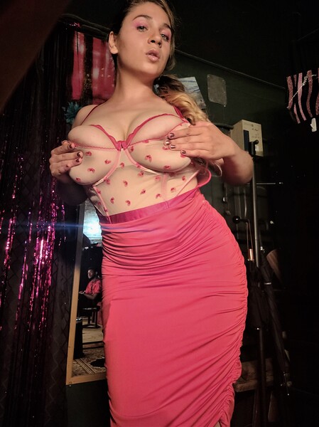 Bustyprincessleila Photo