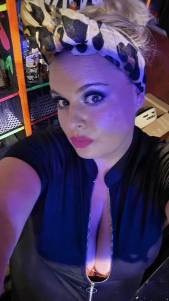 Milf_Hallierai Photo Milf_Hallierai Photo