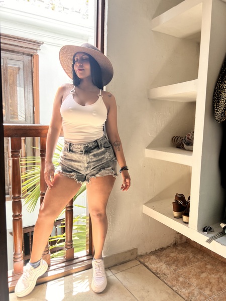 LATINA_BIG_CLITXXX Photo