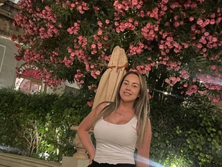 HoneyLove81 Live Cam