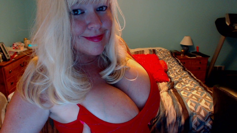 Busty_Blonde_Milf Photo