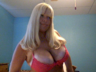 Busty_Blonde_Milf Photo