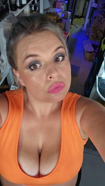 Milf_Hallierai Photo Milf_Hallierai Photo