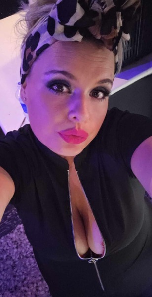 Milf_Hallierai Photo