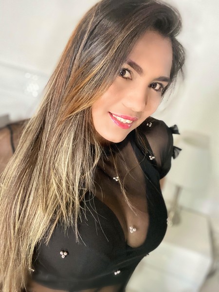 Lara_Sexy_Milf Photo