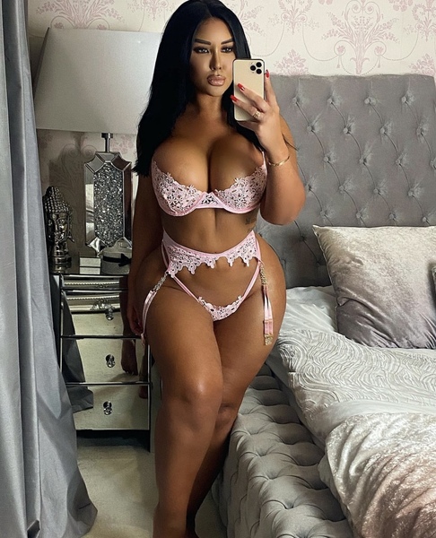 CurvyExoticBabe Photo CurvyExoticBabe Photo