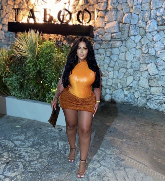 CurvyExoticBabe Photo