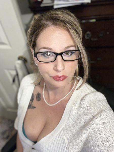 Hottyhousewife18 Photo