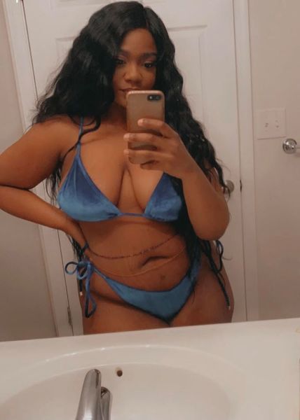 AlexisBanks143 Photo AlexisBanks143 Photo