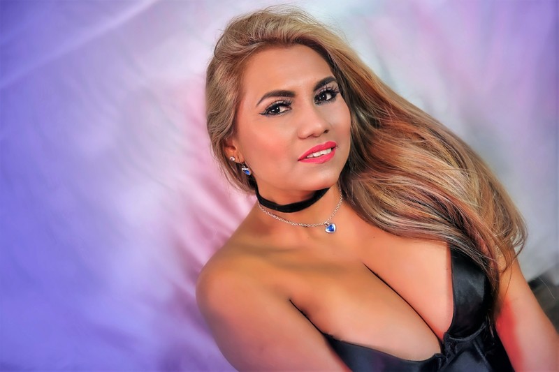 Lara_Sexy_Milf Photo