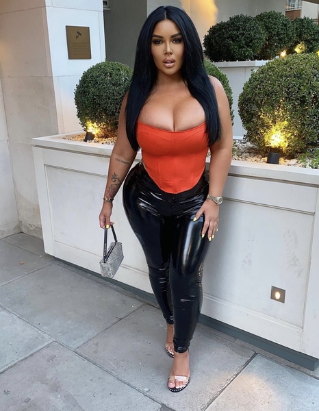 CurvyExoticBabe Photo
