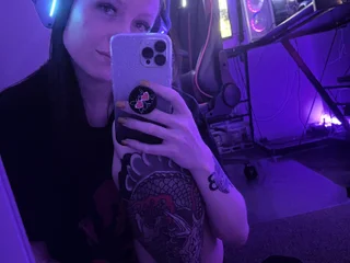 Gamer_Katie Live Cam