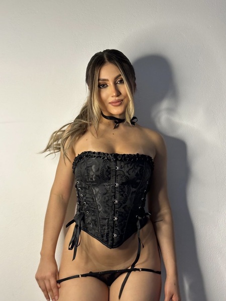 NicolPhillips Photo