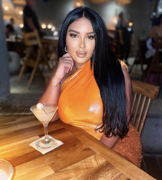 CurvyExoticBabe Photo