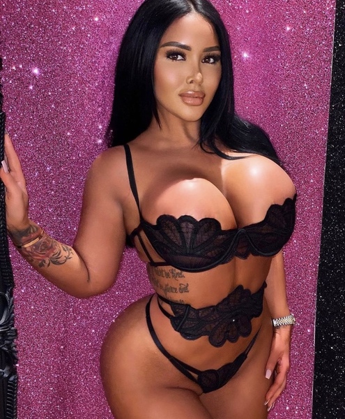 CurvyExoticBabe Photo CurvyExoticBabe Photo