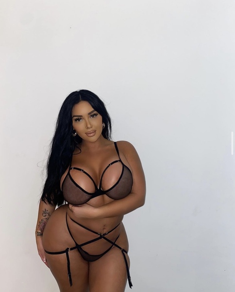CurvyExoticBabe Photo