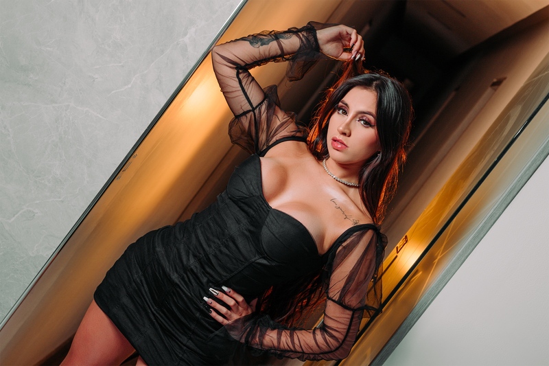 Tara_Red Photo Tara_Red Photo