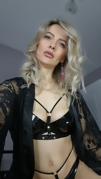 SweetMonicaUK Photo
