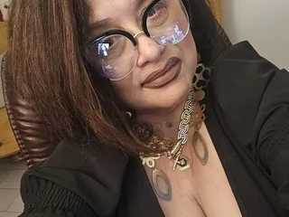 ClassybutNaughty Live Cam