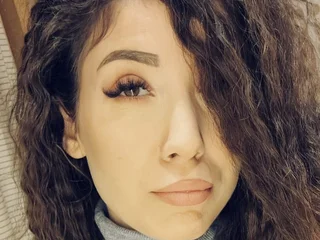 ElleLuvv Live Cam