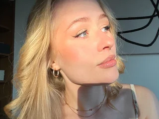 JuliaJue Live Cam