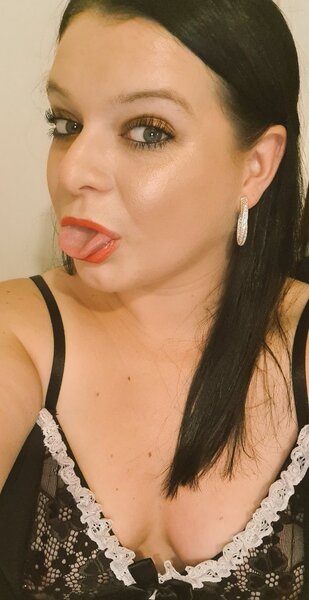 NaughtyWifeUK Photo NaughtyWifeUK Photo