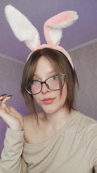 AliceSlyFox Photo AliceSlyFox Photo