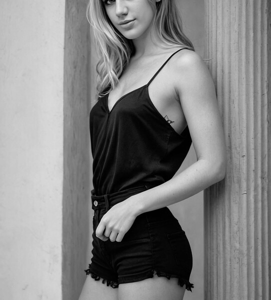 LunaBlondSexy Photo