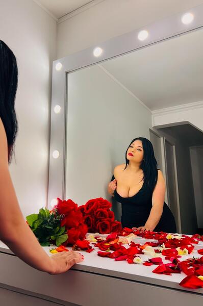 NahomiFireSexCol Photo