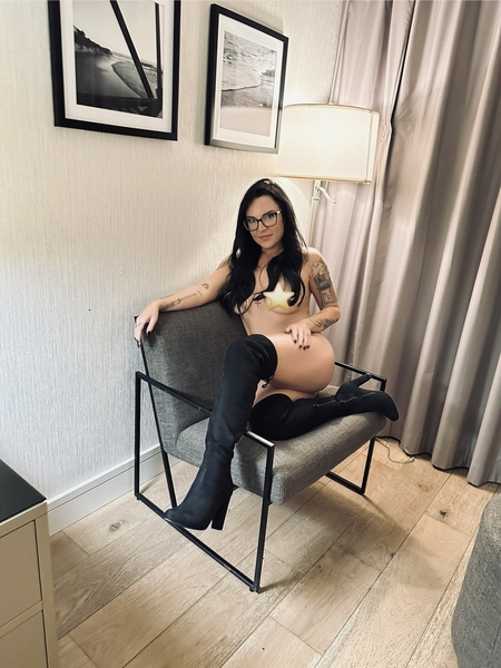 IvyRaewants2play Photo