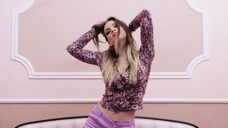 Mikaelly Photo