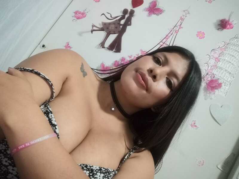 SexyCurvyJulieth Photo