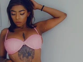 CATWALKGIRLXX90 Live Cam