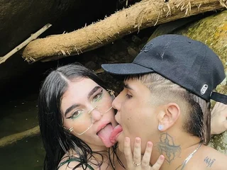 MilthonAndAlice Live Cam