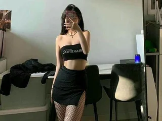NhiNhi409 Live Cam