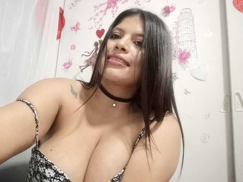 SexyCurvyJulieth Photo