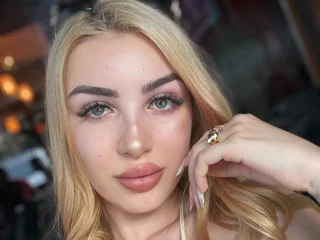 yPEACH Live Cam