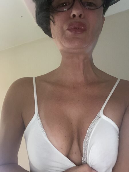 aWoman Photo