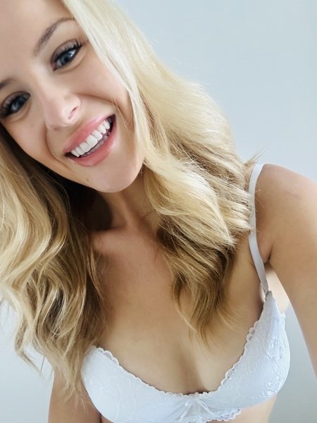 blondeambitionnn Photo