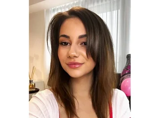 BelleSkye Live Cam