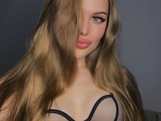 EmilyLux Live Cam