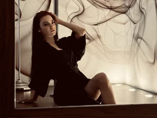 LucyWillow Live Cam