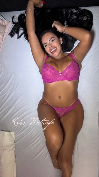 Krisshotwife Photo
