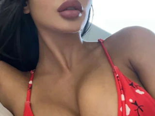 Adriennakova Live Cam